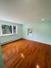 20 Hill St in Glen Cove, NY - Building Photo - Building Photo