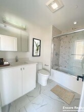 172 Green St, Unit 1 in Boston, MA - Foto de edificio - Building Photo