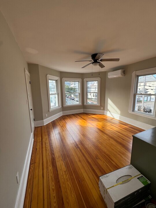 152 Hemlock St, Unit Apt 2 in New Bedford, MA - Building Photo
