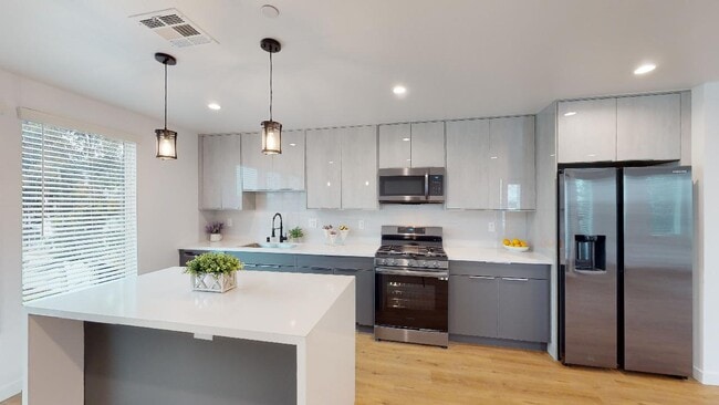 1311 N Harvard Blvd, Unit 1309 in Los Angeles, CA - Building Photo - Building Photo