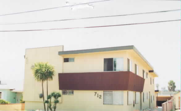 712 W Beach Ave in Inglewood, CA - Building Photo - Building Photo