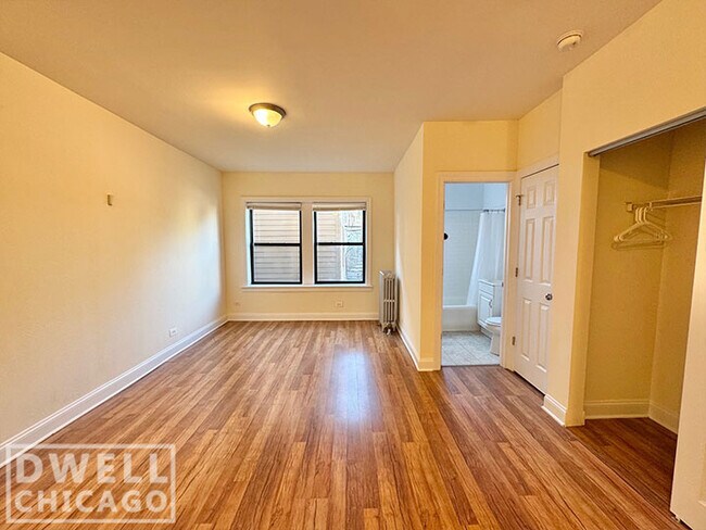 1700 N Humboldt Blvd, Unit S in Chicago, IL - Foto de edificio - Building Photo