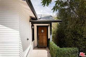 3948 Glenalbyn Dr in Los Angeles, CA - Building Photo - Building Photo