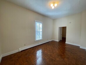 31 Warren Ave in Somerville, MA - Foto de edificio - Building Photo