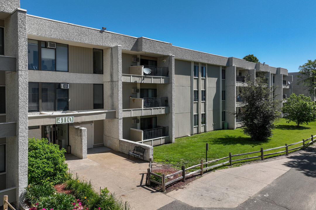 Eagan Gardens in Eagan, MN - Building Photo