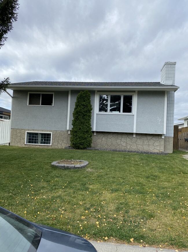 property at 39 Huntwick Way NE