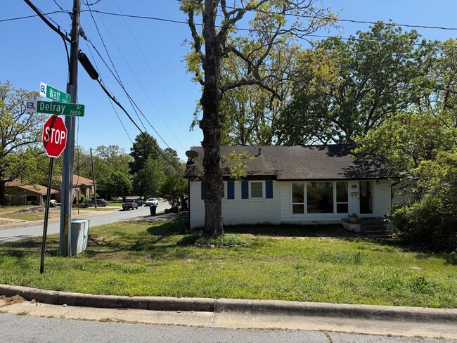 7801 Delray Dr in Little Rock, AR - Foto de edificio - Building Photo