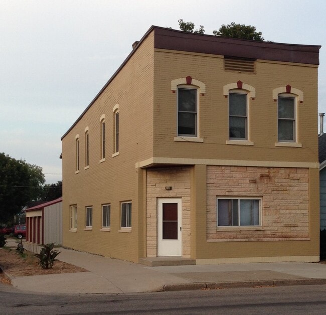 700 E 4th St, Unit C in Winona, MN - Building Photo - Building Photo