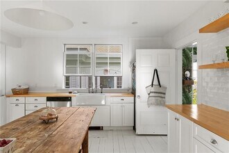 729 Bellevue Ave in Newport, RI - Building Photo - Building Photo