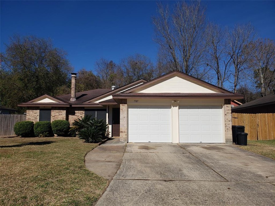 7707 Bluejay Twin Cir in Humble, TX - Building Photo