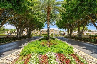 773 Wiggins Lake Dr in Naples, FL - Building Photo - Building Photo