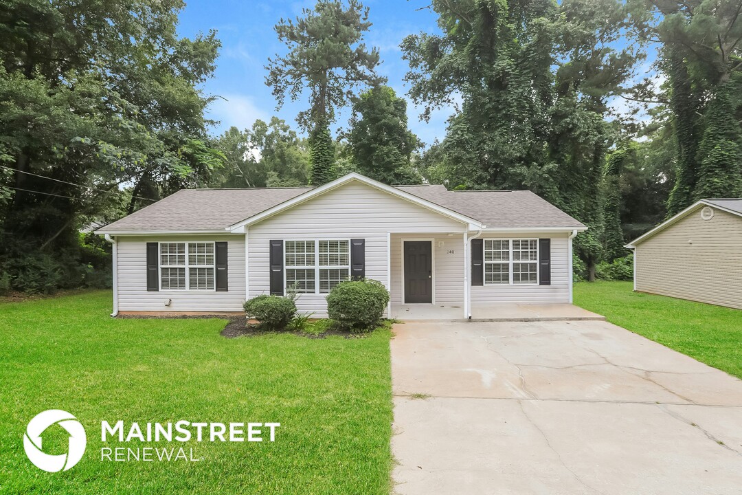 240 Elm Pl in Monroe, GA - Building Photo