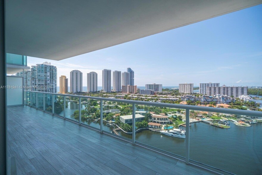 400 Sunny Isles Blvd, Unit 1721 in Sunny Isles Beach, FL - Building Photo