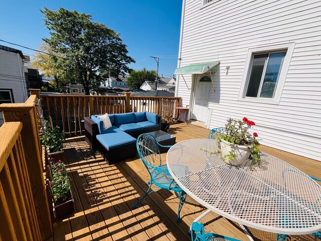 2318 W 19th St, Unit 1