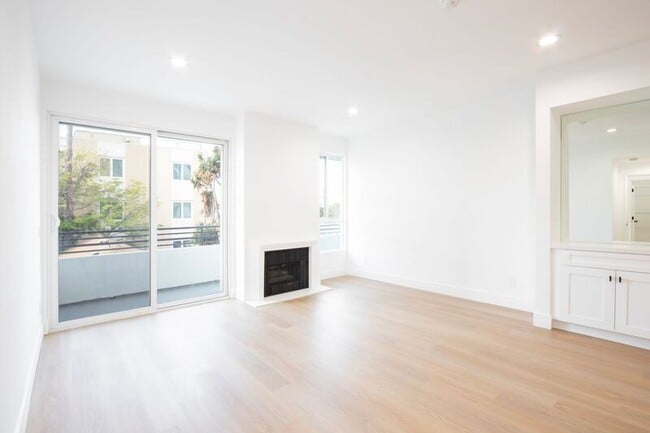 1616 N Serrano Ave in Los Angeles, CA - Building Photo - Building Photo