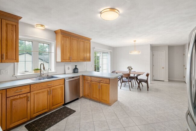 477 Sprague St in Dedham, MA - Building Photo - Building Photo