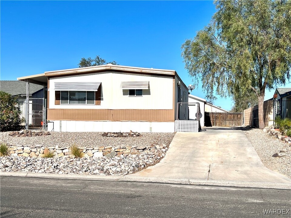 945 Holly St in Bullhead City, AZ - Building Photo