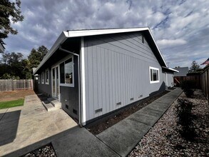 1661 San Marino Dr in Petaluma, CA - Building Photo - Building Photo