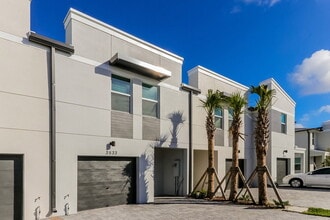 3533 Joshua Tree St in Palm Springs, FL - Building Photo - Building Photo