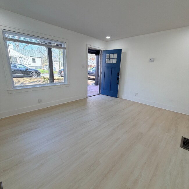 1338 Sharon St NW in Atlanta, GA - Foto de edificio - Building Photo