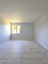 2925 Winkler Ave in Ft. Myers, FL - Building Photo - Building Photo