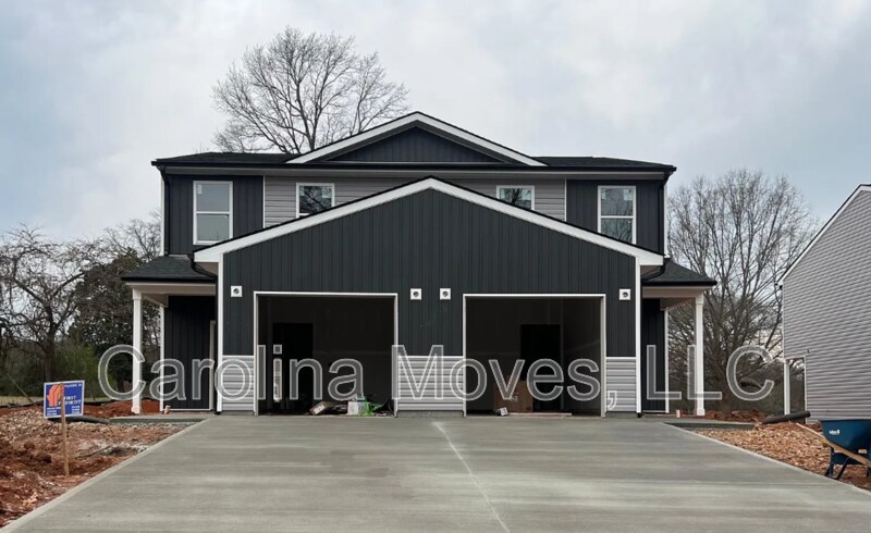 4048 Parris Bridge Rd in Boiling Springs, SC - Building Photo