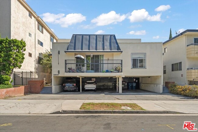 property at 10657 Holman Ave