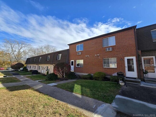 921 Hamilton Ave in Waterbury, CT - Foto de edificio - Building Photo