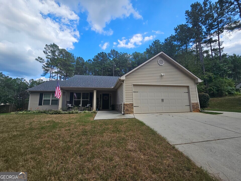 63 Concord Ct in Senoia, GA - Building Photo