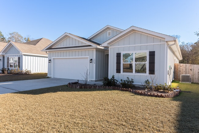 1938 Westhill Dr in Cantonment, FL - Foto de edificio - Building Photo