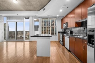 250 Pharr Rd NE in Atlanta, GA - Building Photo - Building Photo