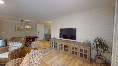 6455 La Jolla Blvd in La Jolla, CA - Building Photo - Building Photo