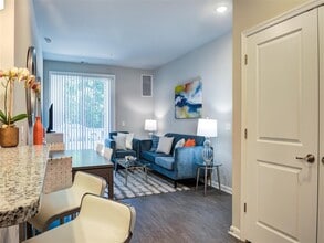 The Pavilion at Raritan in Flemington, NJ - Foto de edificio - Building Photo