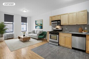 152 Columbus Ave in New York, NY - Building Photo