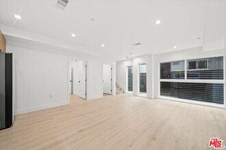 4922 S Centinela Ave in Los Angeles, CA - Building Photo - Building Photo