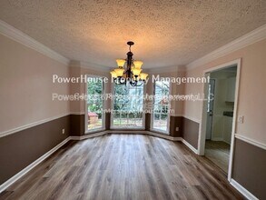 979 Sugar Crossing Ln in Sugar Hill, GA - Foto de edificio - Building Photo