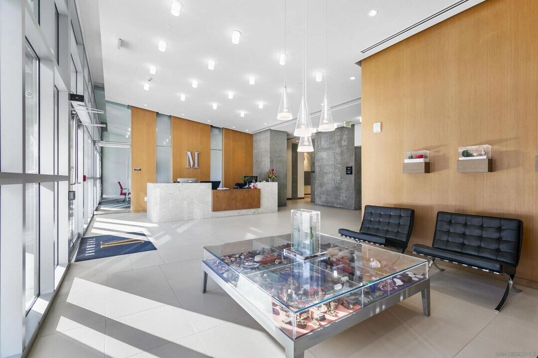 800 The Mark Ln, Unit 1902 in San Diego, CA - Building Photo
