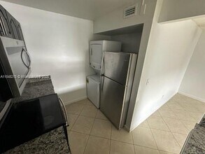 14861 SW 104th St in Miami, FL - Foto de edificio - Building Photo