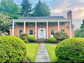 1406 Hillcrest Dr in Blacksburg, VA - Building Photo