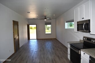 316 Hatley Dr in Mexico Beach, FL - Foto de edificio - Building Photo