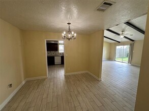 17107 Bougainvilla Ln in Friendswood, TX - Foto de edificio - Building Photo
