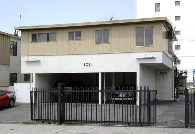 121 S Oxford Ave in Los Angeles, CA - Foto de edificio - Building Photo