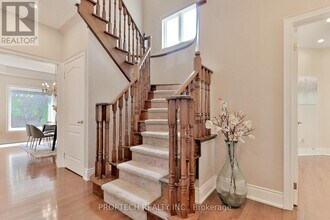 829 Quantra Crescent in Newmarket, ON - Building Photo - Building Photo