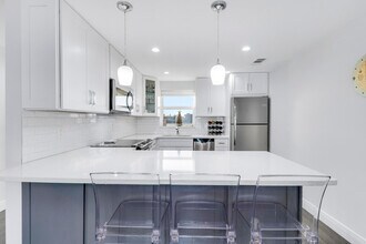 52 Yacht Club Dr in North Palm Beach, FL - Building Photo - Building Photo