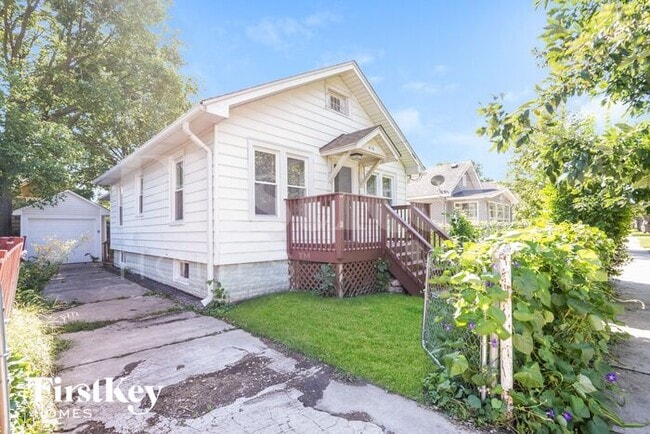 410 Bangs St in Aurora, IL - Building Photo - Building Photo