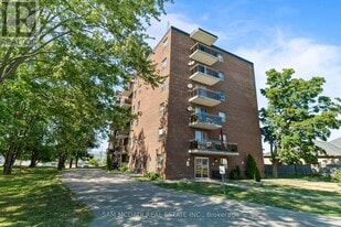 62 Spencer St E in Cobourg, ON - Building Photo