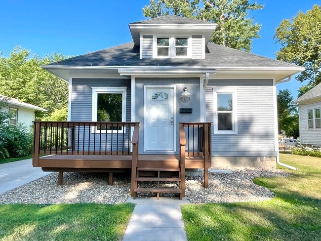 property at 603 S Hawthorne Ave