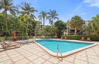 13100 SW 92nd Ave, Unit A-204 in Miami, FL - Building Photo - Building Photo