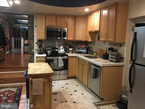 433 W Girard Ave in Philadelphia, PA - Building Photo - Building Photo