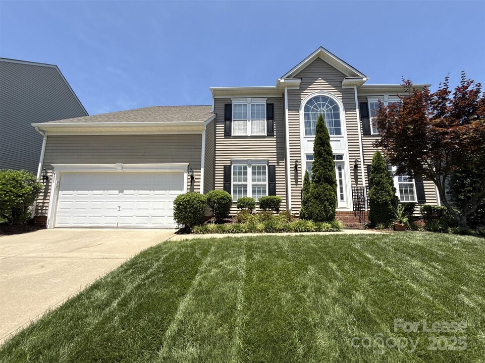 1007 Bailey Kendall Way in Belmont, NC - Building Photo
